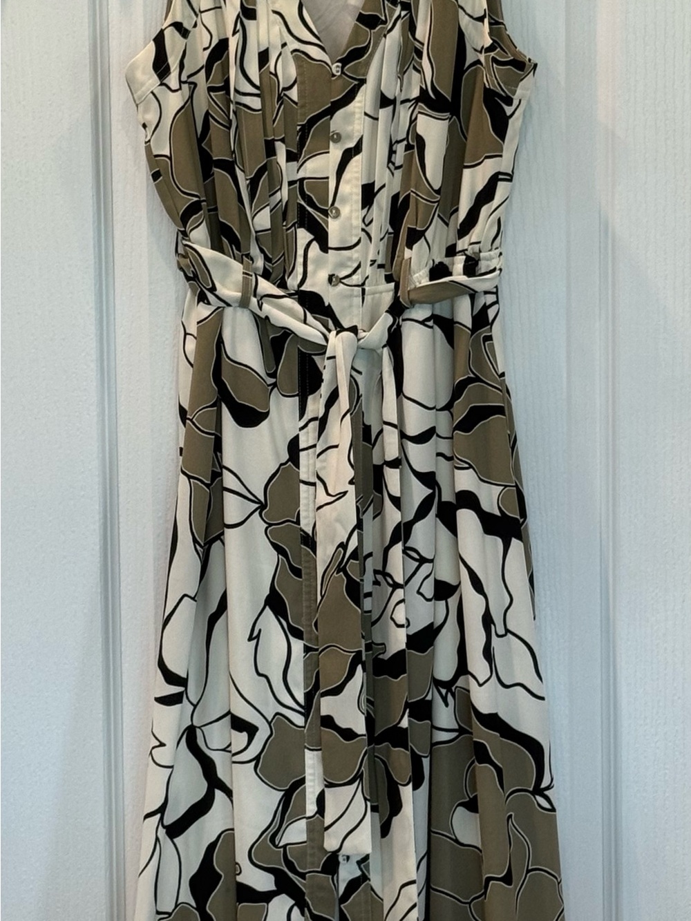 Nine West Sleeveless Belted Floral Print Midi Dress in Olive and Black size smal